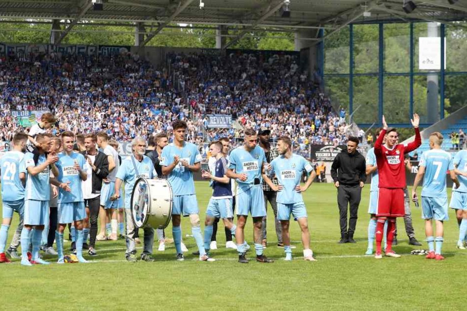 Die CFC-Spieler verabschiedeten sich von ihren Fans und in den Urlaub - leider als Absteiger.