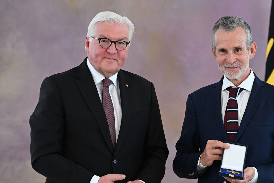 Berlin: Bundespräsident Steinmeier ehrt Ulrich Matthes mit Verdienstkreuz