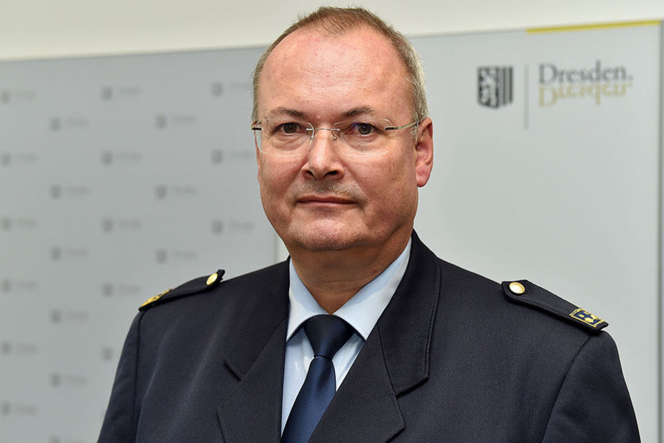 Andreas Rümpel (60) vom Landesfeuerwehrverband sieht in den Handy-Filmern eine Gefahr.