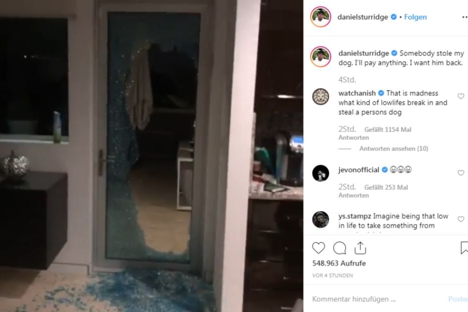 Die eingeschlagene Tür des Fußballprofis Daniel Sturridge am Montagabend.