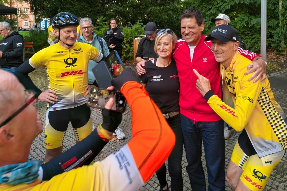 Jan Ullrich (52) bei den Teilnehmern in Ústí nad Labem - inklusive Selfies und Autogrammen.