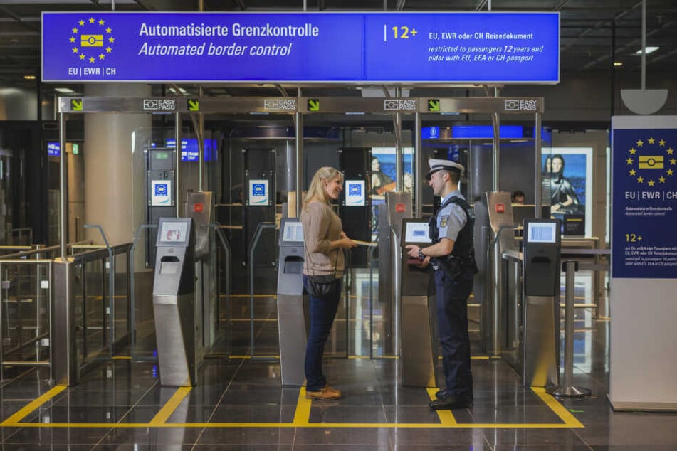 Das Verfahren soll die Passkontrolle beschleunigen.
