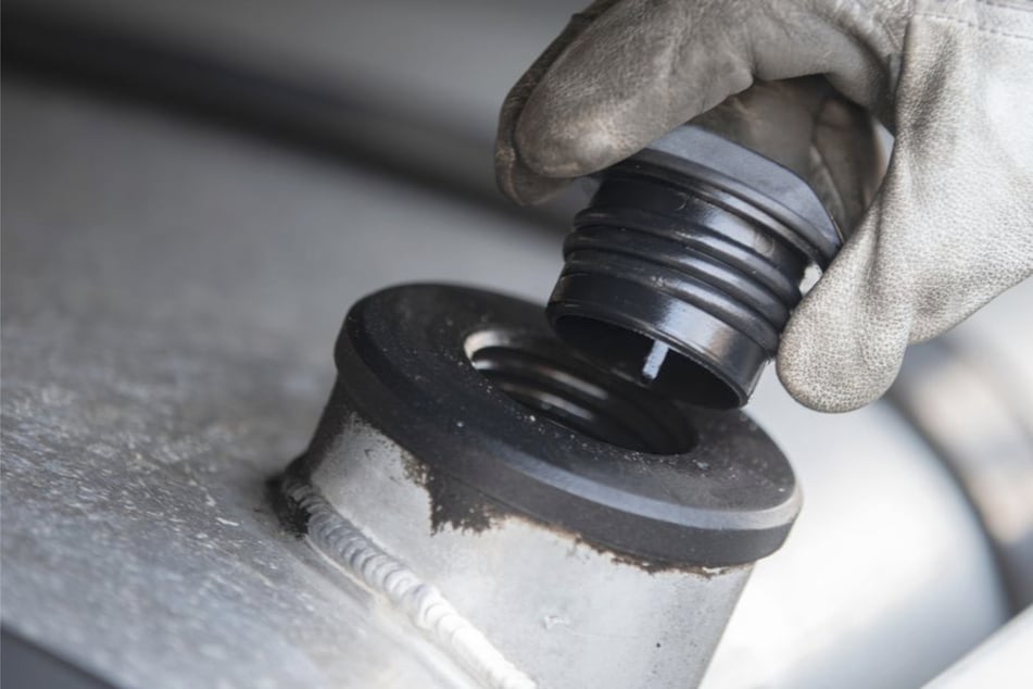 1600 Liter abgezapft: Dreiste Diesel-Diebe bestehlen schlafende Lkw-Fahrer