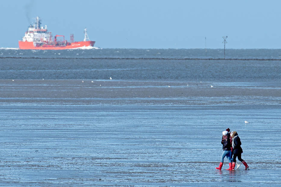 Einige Menschen unterschätzen die Gefahren vom Wattenmeer. Die Flut kann plötzlich kommen. (Symbolbild)