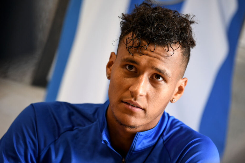 Davie Selke, Spieler des Fußballbundesligisten Hertha BSC, beantwortet die Fragen der Journalisten. (Archivbild)