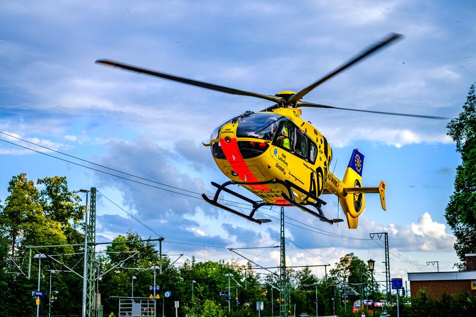 Mittels Hubschrauber wurde die Frau in eine Klinik geflogen. (Symbolbild)