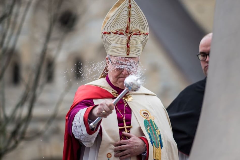 Auch der Erzbischof ist der Ansicht, dass die Missbrauchsfälle der Kirche stark zugesetzt haben.