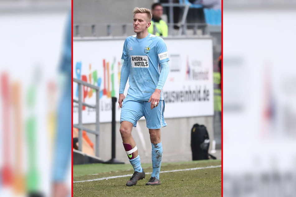 Guter Stil ist anders: Kurz vorm Trainingsstart wurde Alex Dartsch von Sportdirektor Thomas Sobotzik abserviert.