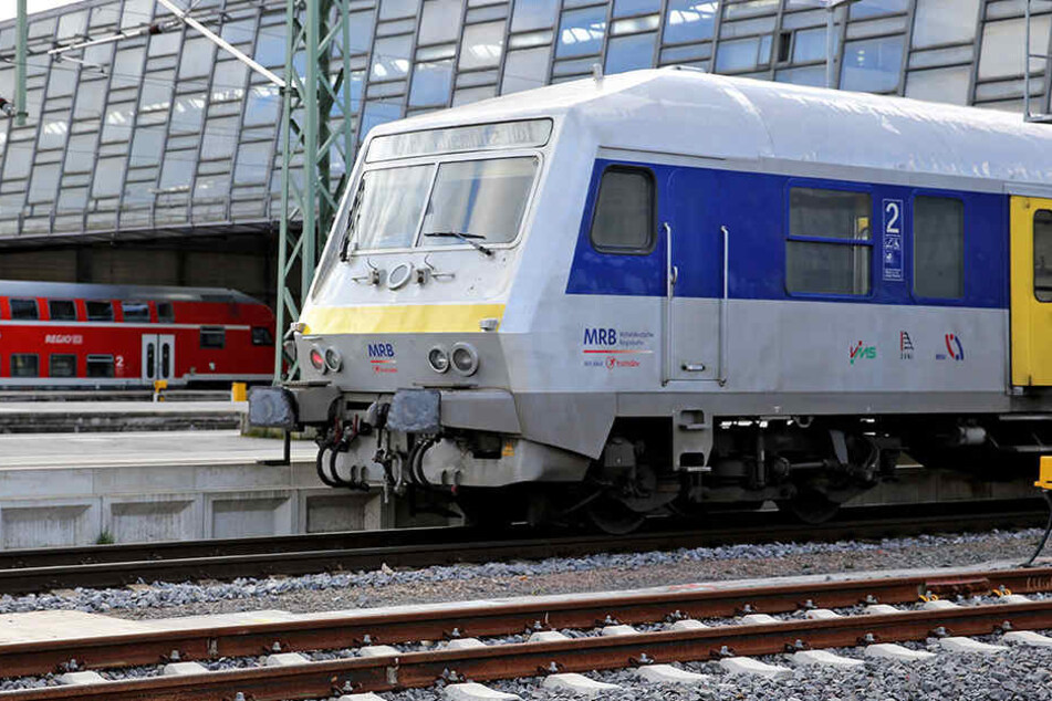 Mitarbeiter der Mitteldeutschen Regiobahn versuchen es bei Durchsagen mit Humor und Ironie.