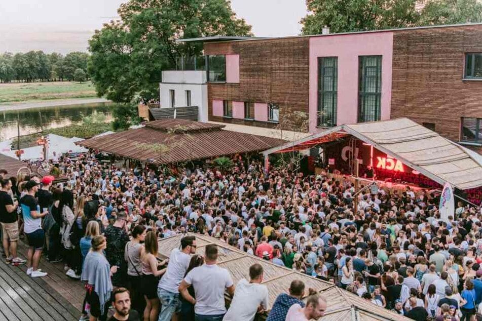 Einmal im Jahr strömen Fans elektronischer Musik zum Citybeach.