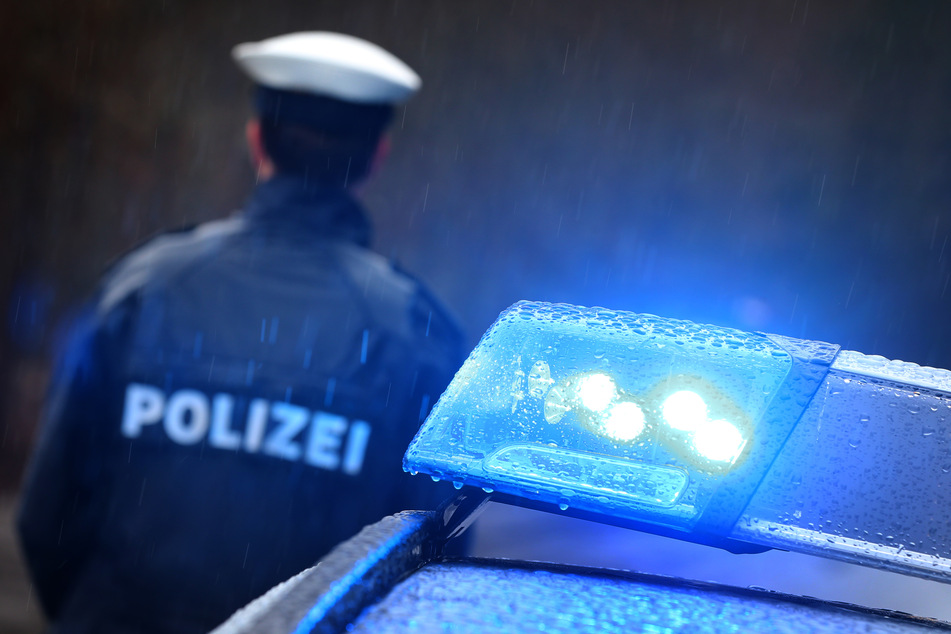 Die Polizei hat am Samstag einen mutmaßlichen Ladendieb in Chemnitz geschnappt. Als zwei Freunde dazu kamen, eskalierte die Situation.