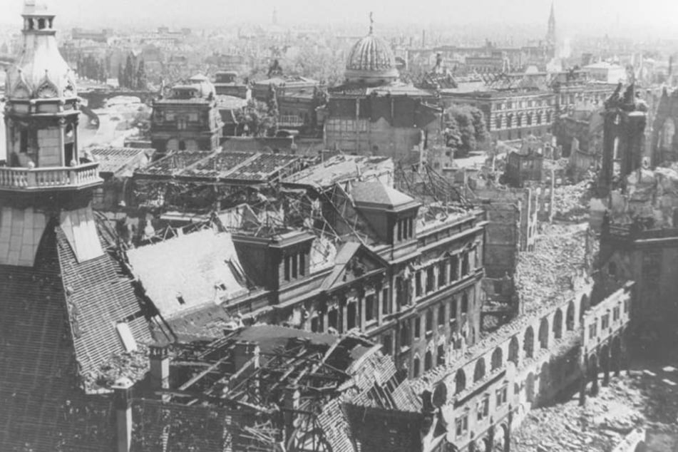 Das zerstörte Dresden nach dem Bombenangriff vom 13. Februar 1945.