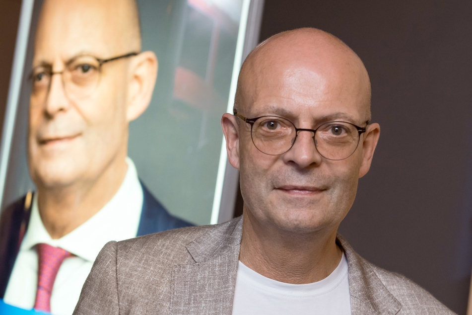 Die Polizei hat nach der Morddrohung gegen Halles Oberbürgermeister Bernd Wiegand einen Tatverdächtigen ermittelt.