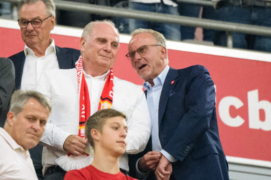 Uli Hoeneß, Präsident des FC Bayern, und Karl-Heinz Rummenigge (r), Vorstandsvorsitzender des FC Bayern, haben Sané eine Absage erteilt.