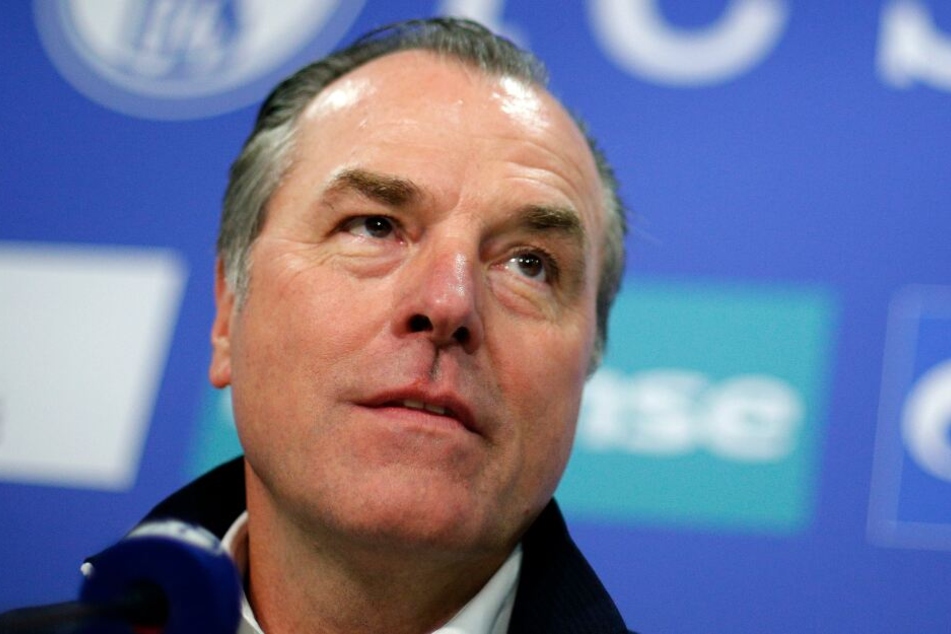Sportfunktionär Clemens Tönnies tut die Trennung von Trainer Tedesco Leid.