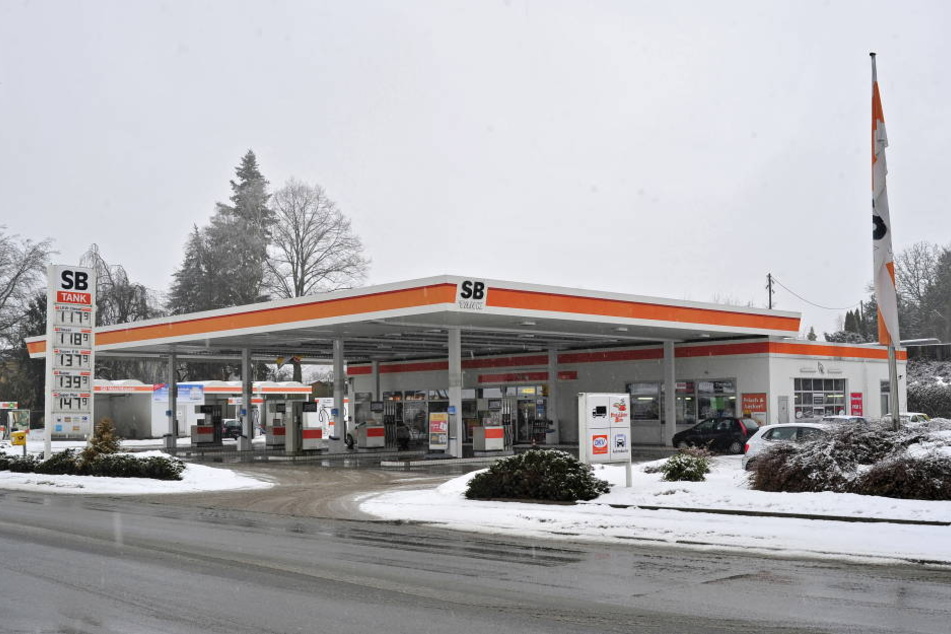 Die SB-Tankstelle in Reichenbach, Treffpunkt für die Jugend. Hier lernten
sich Swen S. (29) und sein späteres Opfer kennen.
