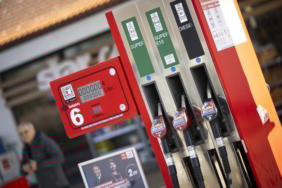 Der Alltag ist teurer geworden - auch an der Zapsäule bemerkt man das. (Symbolfoto)