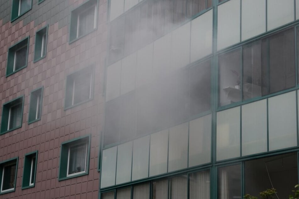 Der Rauch stieg am Donnerstagabend empor und sorgte für mehrere Notrufe bei der Feuerwehr.