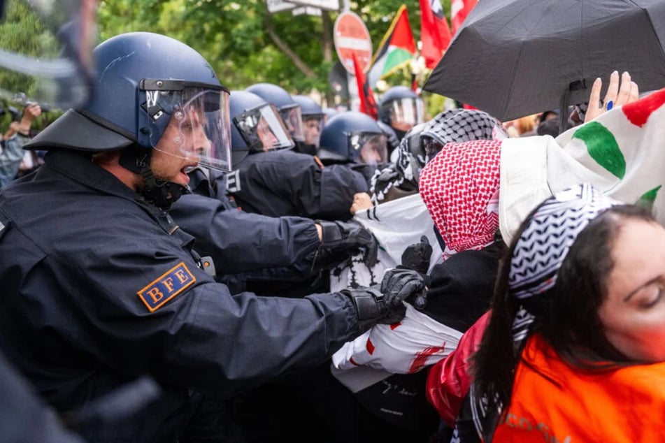In Friedrichshain-Kreuzberg fand am 15. Mai in Berlin eine pro-palästinensische Demonstration statt.
