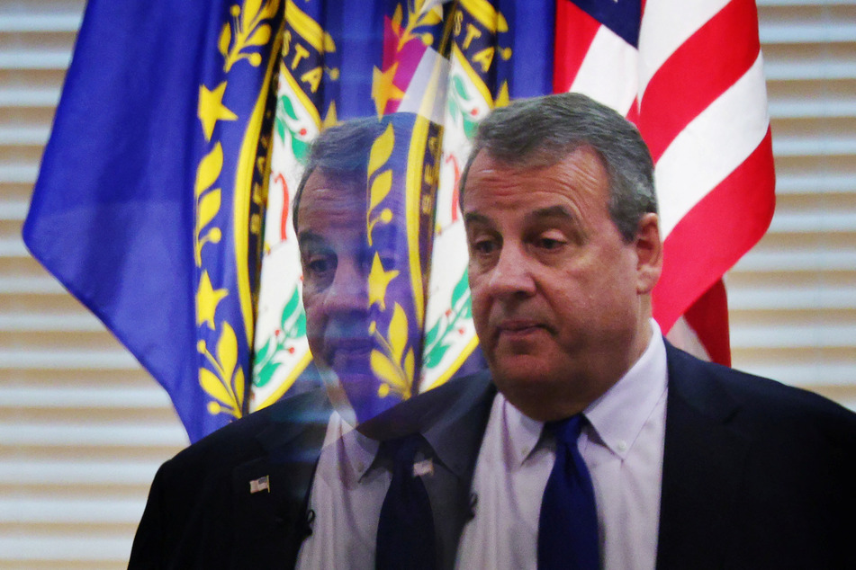 Chris Christie has dropped out of the Republican presidential primary race ahead of the Iowa and New Hampshire contests.
