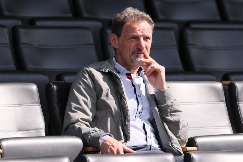 Große Entscheidungen liegen vor Aue-Sportvorstand Jens Haustein: Welche Spieler bleiben? Welche kommen? Und wer übernimmt den Trainerposten?