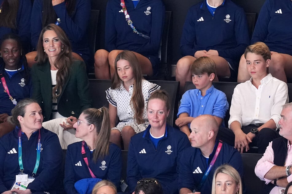 Prinzessin Kate (44, v. l.) besuchte gemeinsam mit ihren Kindern Prinzessin Charlotte (11), Prinz Louis (8) und Prinz George (13) die Commonwealth Games.