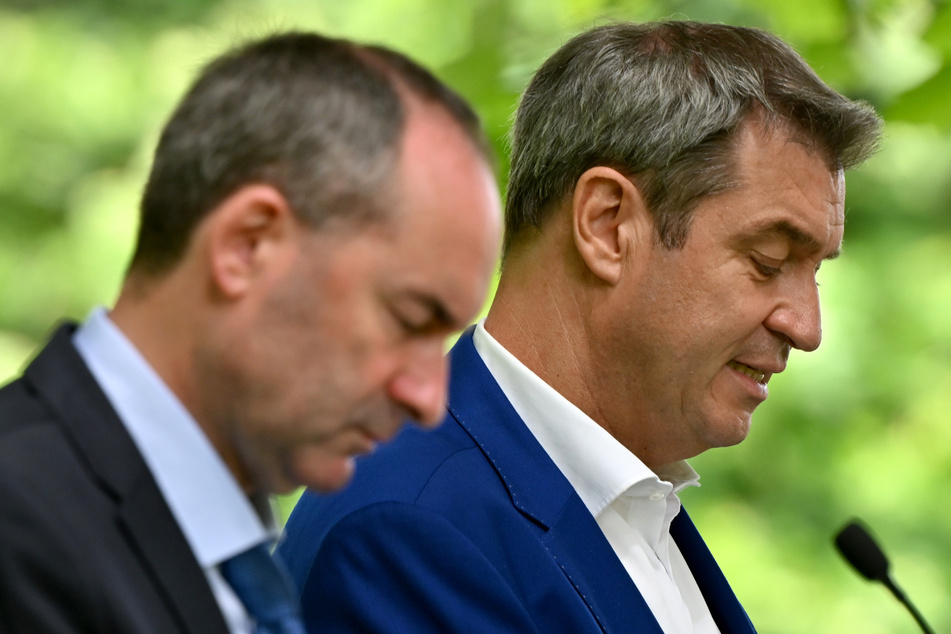 Hubert Aiwanger (50, l., Freie Wähler), stellvertretender Ministerpräsident und Staatsminister für Wirtschaft, Landentwicklung und Energie, und Markus Söder (54, r., CSU), Ministerpräsident von Bayern