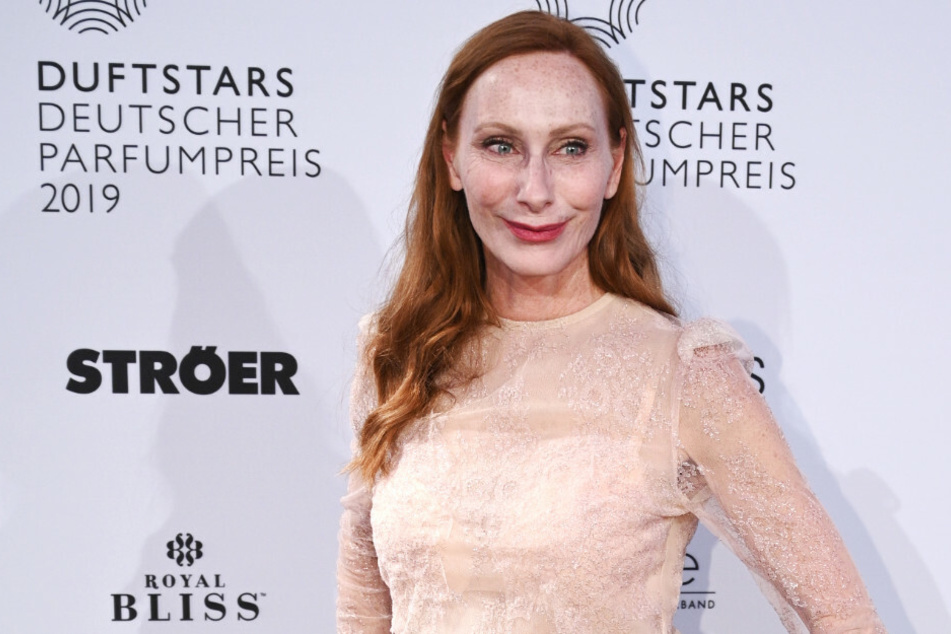 Die Schauspielerin Andrea Sawatzki kommt zu der Verleihung des Duftstars - dem Deutschen Parfumpreis 2019 in der Düsseldorfer Rheinterrasse.