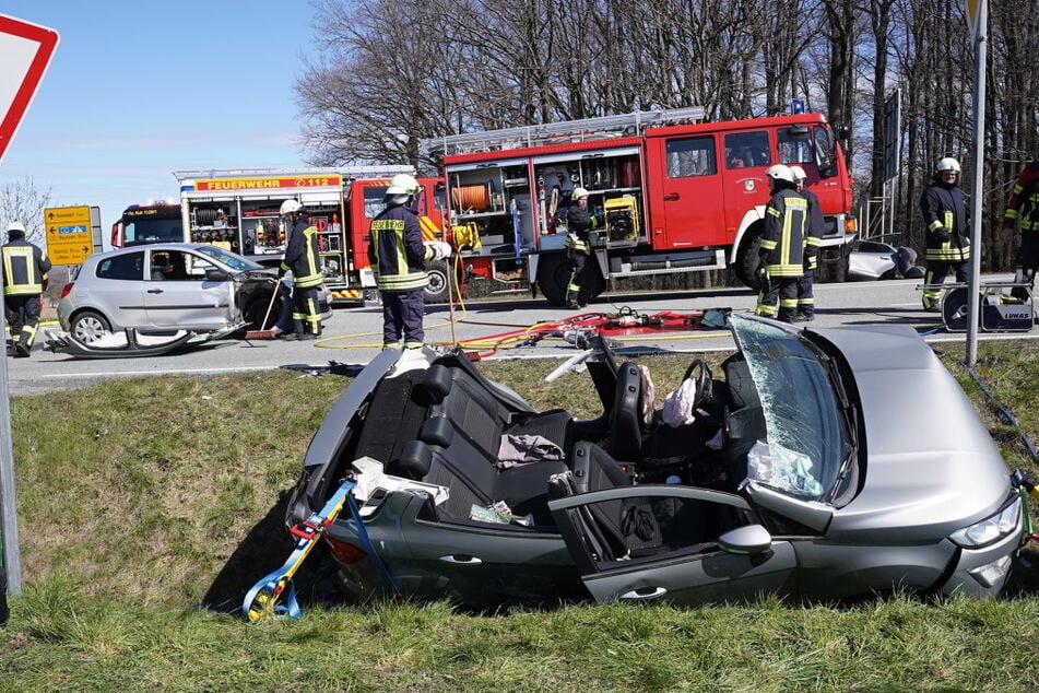 Bei dem Zusammenstoß geriet der Ford in den Straßengraben.