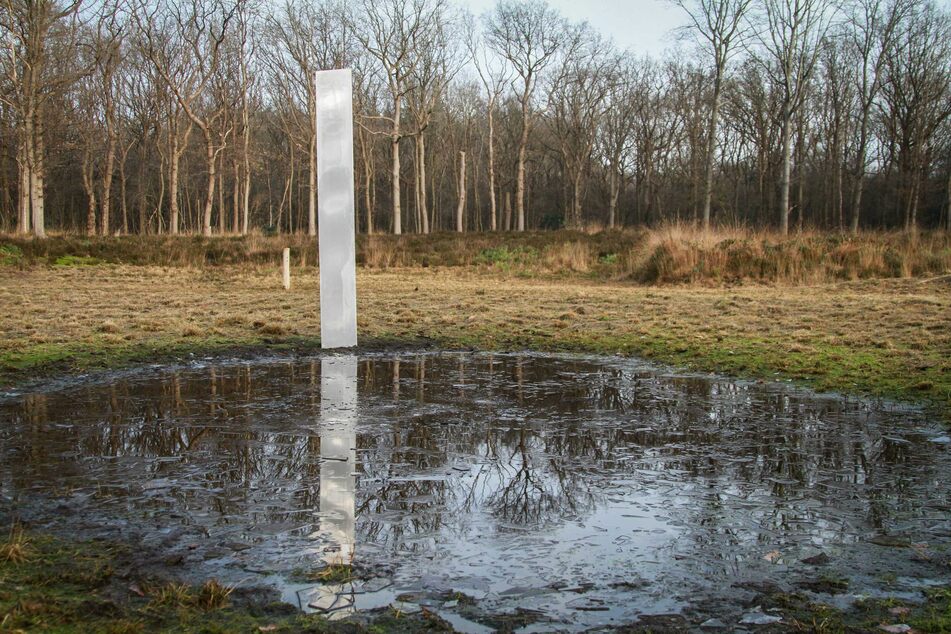 Auch im niederländischen De Kiekenberg im Norden der Niederlande wurde ein Metall-Monolith entdeckt.