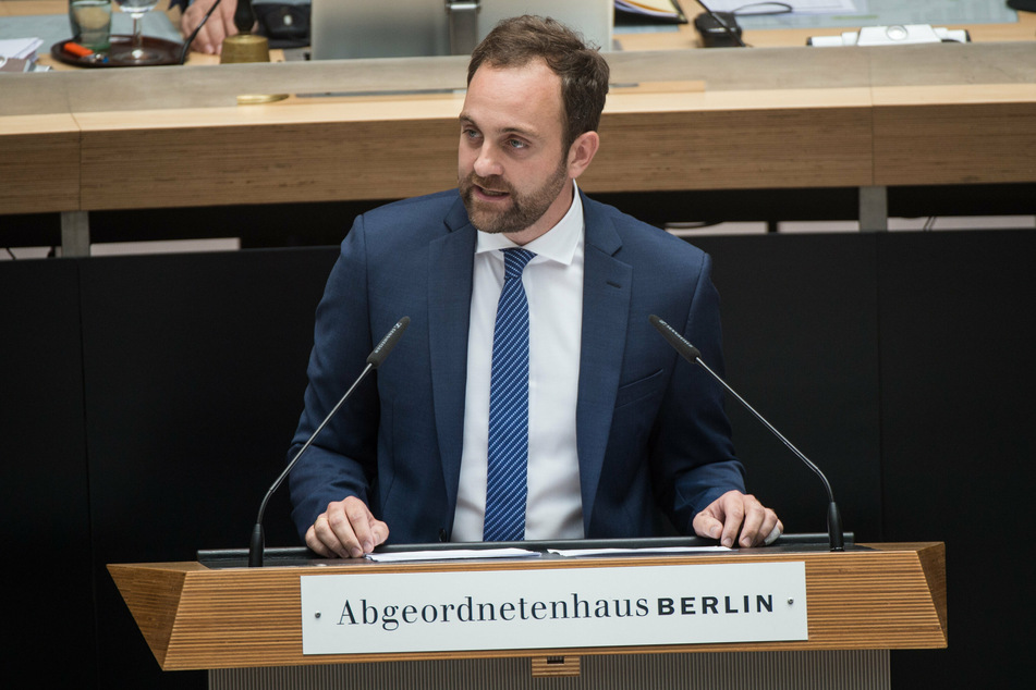 Tim-Christopher Zeelen, gesundheitspolitischer Sprecher der Berliner CDU-Fraktion, kritisiert die Gesundheitssenatorin.
