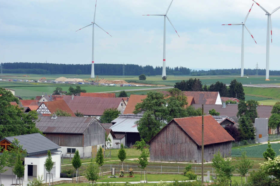 Ein Windpark bei Temmenhausen auf der Albhochfläche.