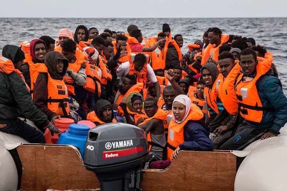 Immer mehr Flüchtlinge steuern in Europa Spanien an, nachdem Italiens neue Regierung dicht gemacht hat.