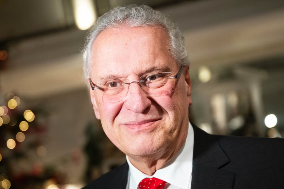 Bayerns Innenminister Joachim Herrmann (69, CSU) zeigte sich mit der Bilanz zu den Weihnachtsmärkten in Bayern zufrieden.