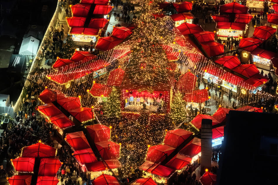 Im teils dichten Gedränge auf den Weihnachtsmärkten haben Taschendiebe häufig leichtes Spiel.