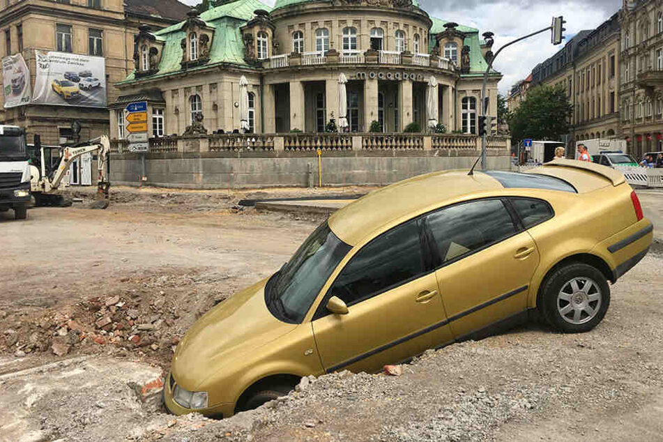 Direkt vor der Moccabar ist der Passat in einen Graben gefahren.