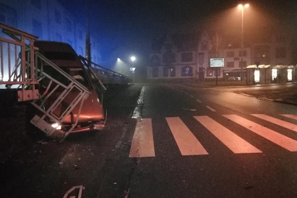 Gleich zwei Mal kam der Mann von der Straße ab.