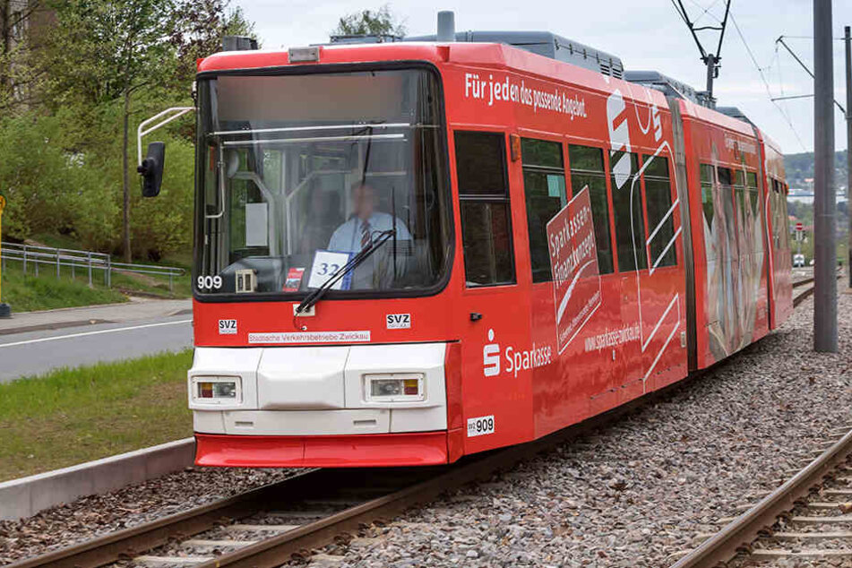 In Zwickau wurden zwei Straßenbahnen beschossen. (Archivbild)