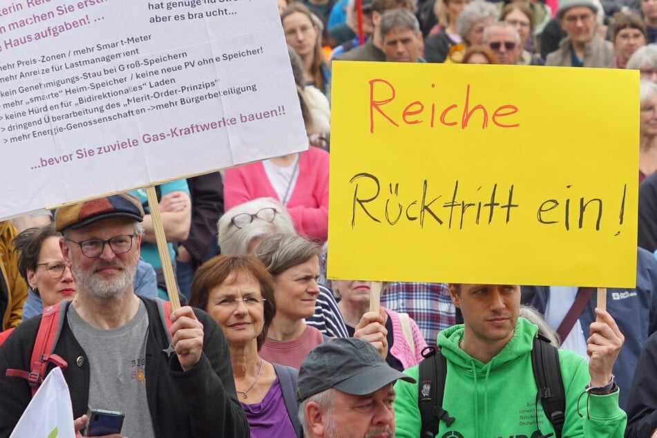 "Hier stehen keine grünen Spinner!": 15.000 Menschen demonstrieren für die Energiewende