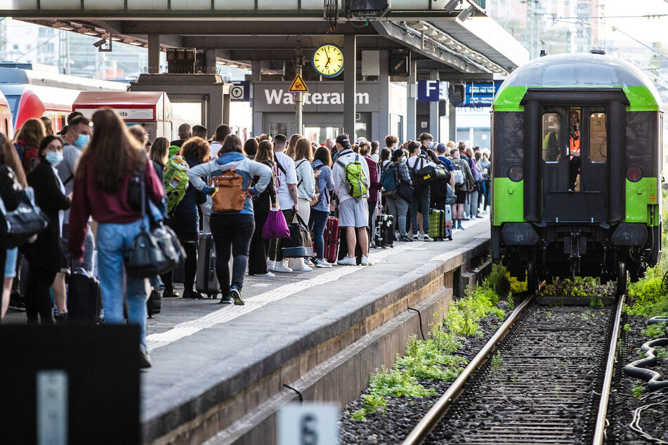 Einer der wenigen: FlixTrain wird nicht bestreikt und fährt daher regulär durchs Land.