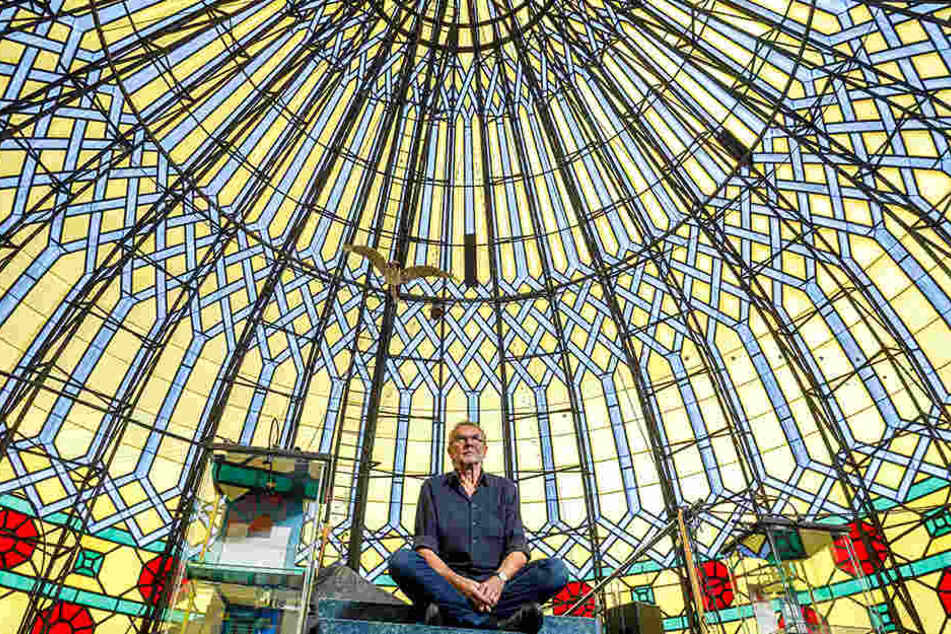 Die Jenidze-Kuppel ist nicht länger Heim der 1001 Märchen GmbH. Geschäftsführer Rainer Petrovsky (70) hofft jetzt auf Unterstützer-Post für die Bewerbung ums Loschwitzer Bräustübel.