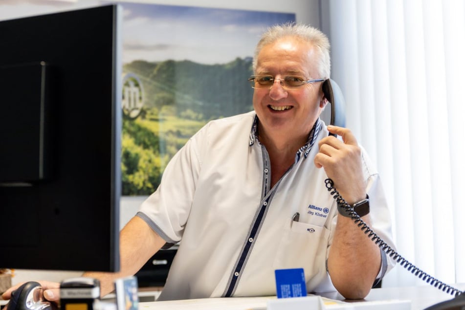 Bürokräfte (m/w/d) kümmern sich um Termine und Kundenfragen, Telefonisten (m/w/d) gewinnen aktiv neue Kunden am Telefon und Kundenberater (m/w/d) betreuen die Kunden.