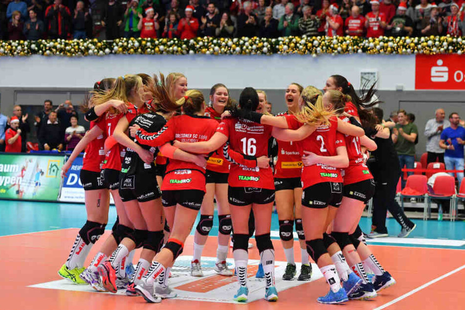 Nach dem Spiel kannte der Jubel bei den DSC-Volleyballerinnen keine Grenzen mehr.