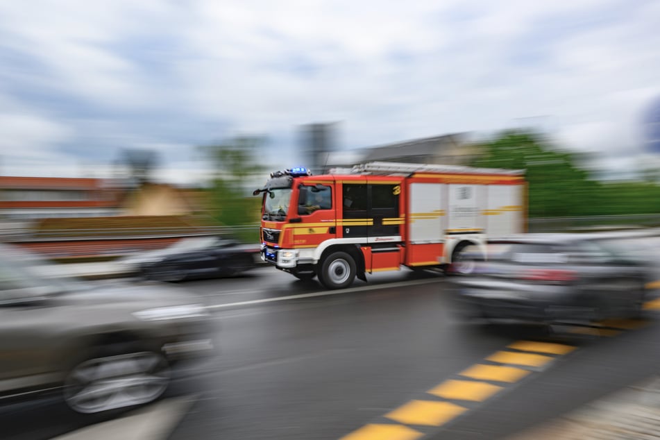 Die Feuerwehr rückte mit mehr als 40 Kameraden aus, musste aber zum Glück keinen Brand löschen. (Symbolbild)