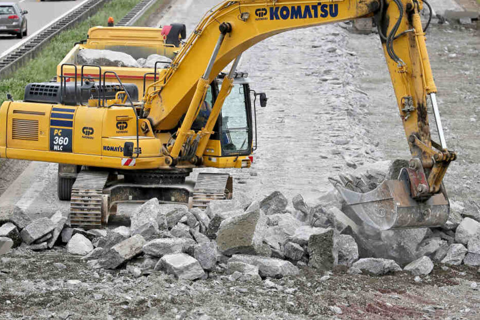 Auch für den Straßenbau wird das Geld verwendet. Manchmal sind sogar zu wenig Projekte da, um alle Millionen auszugeben.