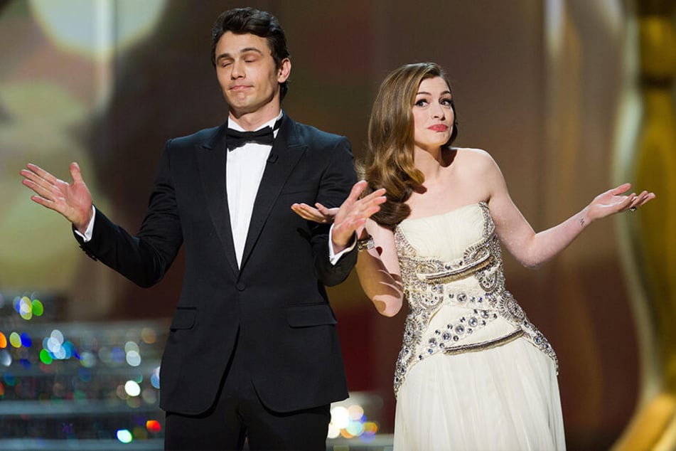 James Franco und Anne Hathaway auf der Bühne der 83. Oscar-Verleihung 2011.