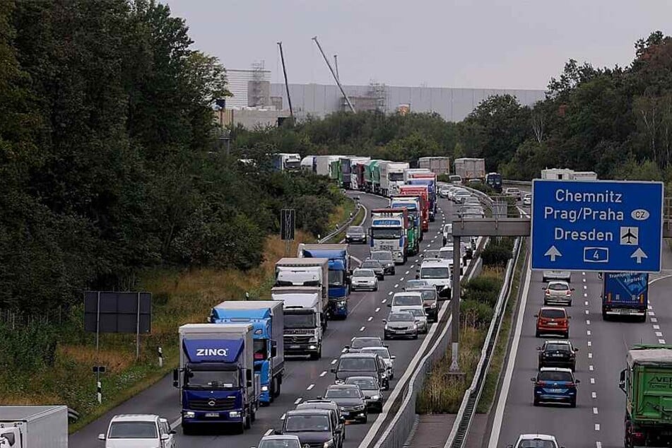 Riesiger Stau auf der A4 Richtung Görlitz.