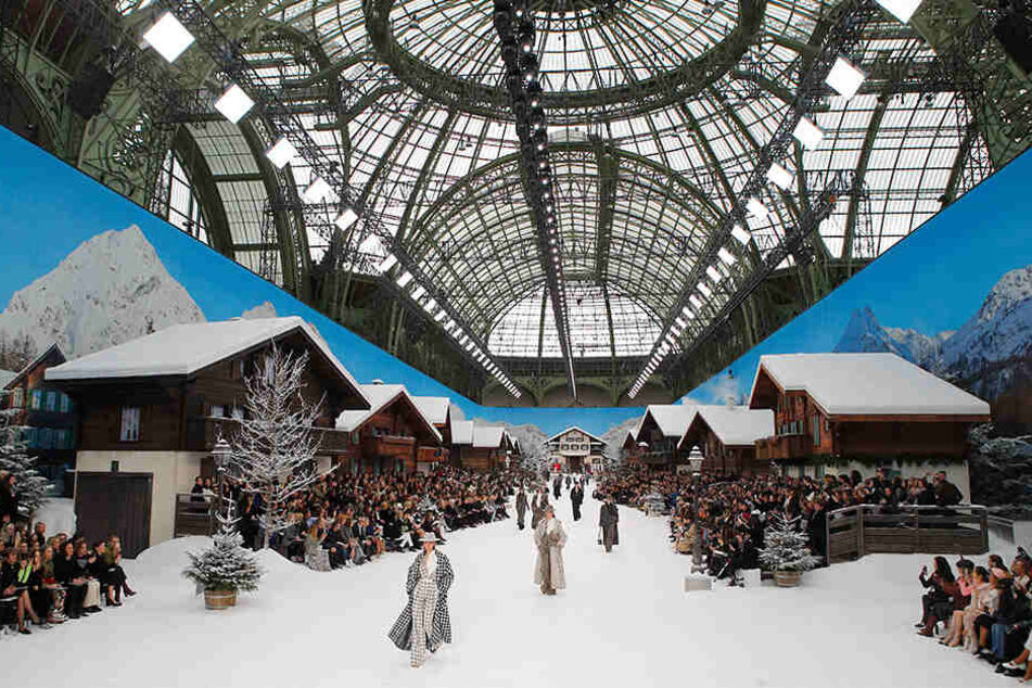 Das Modelabel Chanel zeigte in aufwändiger Kulisse bei der Paris Fashion Week die letzte Kollektion von Karl Lagerfeld.