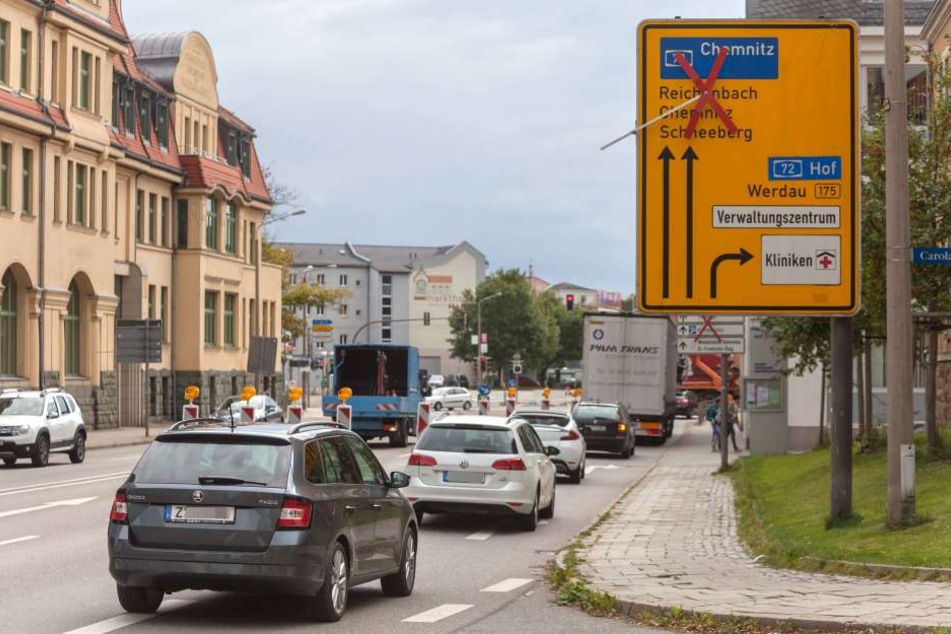 Stau, Stau, Stau - zwei Monate lang mussten sich die Autofahrer auf Umwegen durch die Zwickauer City quälen.