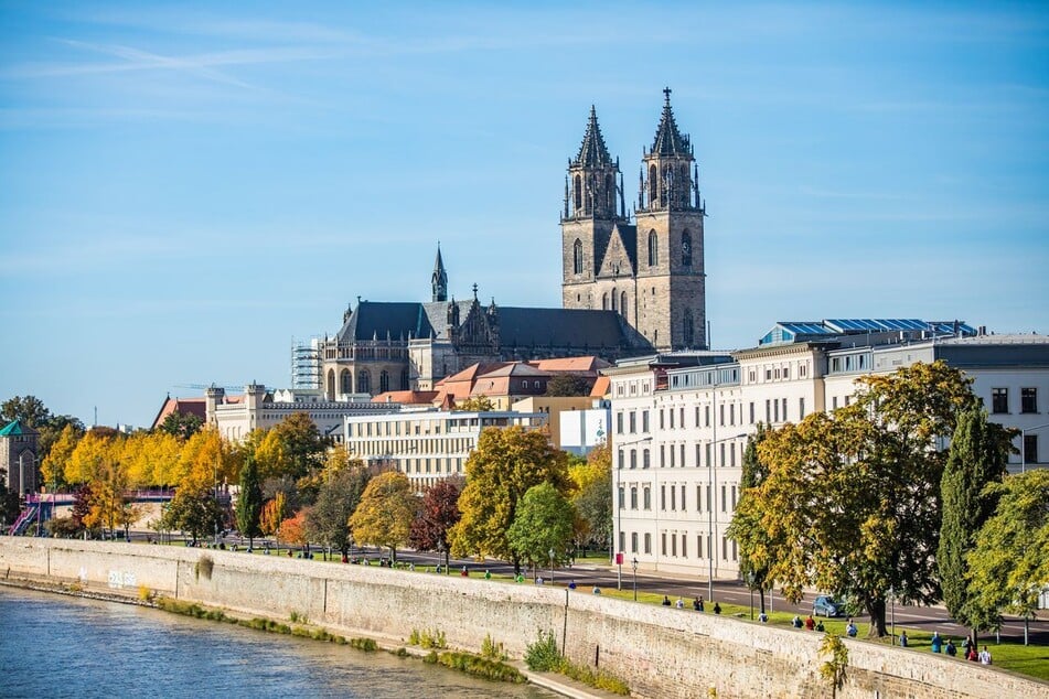 Die Elbuferpromenade ist nur noch in Teilen zugänglich.